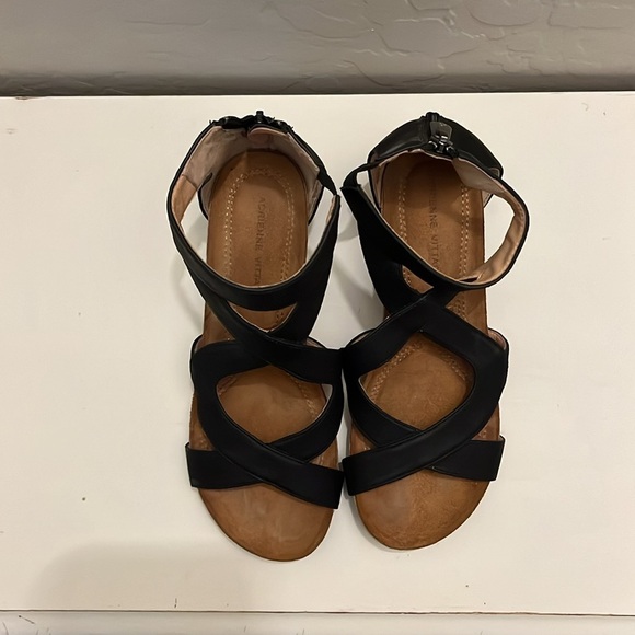 Adrienne Vittadini black strappy sandals. Zips in back. 2-2 1/2” heel. Sz. 7 - Picture 4 of 5